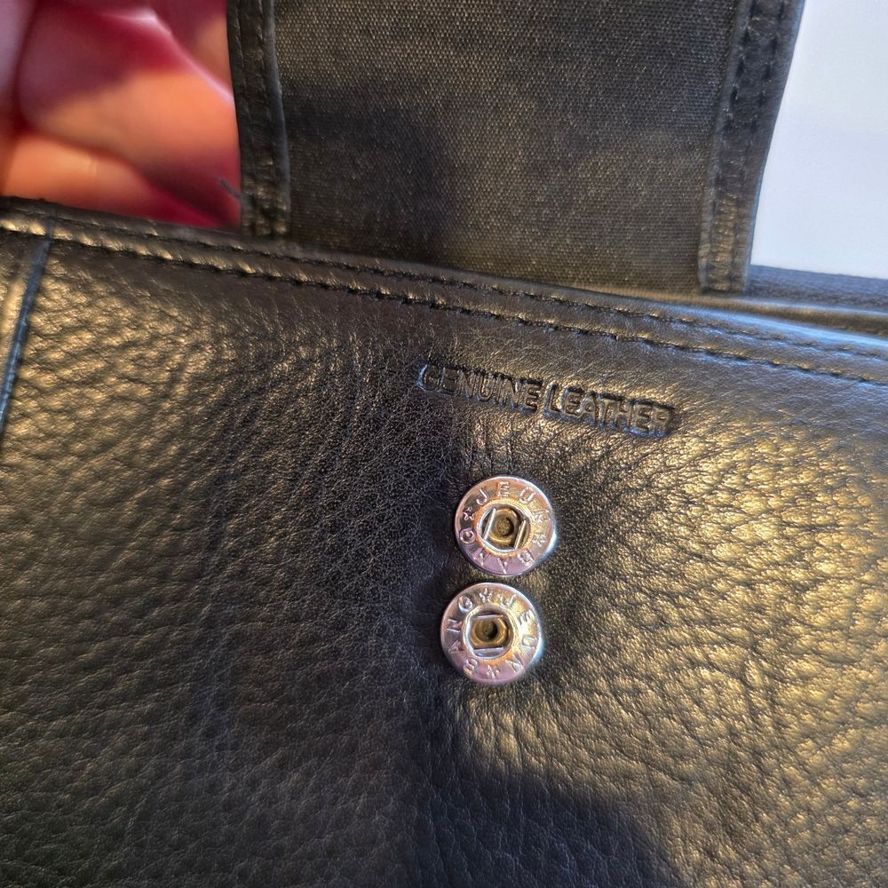 Black Leather Women's Zip-Around Wallet - Picture 5 of 7